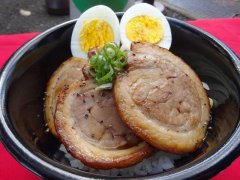 串焼き屋さんの焼豚丼　950円