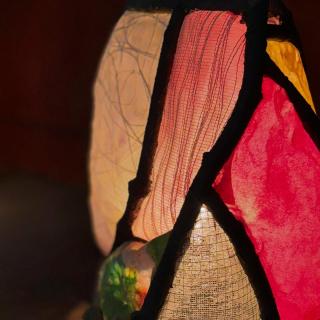 おはようございます。 ひばの里　さとやま屋敷では毎年恒例の 〝和紙灯り展〟💡の設置作業を行なっています。 柔らかい優しい灯りがホッとする空間になっています😌 Good morning. Hiba no Sato Satoyama Yashiki is working on the installation of the annual 