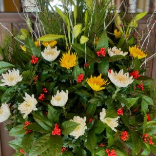 新年🎍あけましておめでとうございます🌅 本年も、宜しくお願い致します😌 年明け早々に大雪☃️でしたが、 そんな雪の中でも足を運んで下さりありがとうございます🙇‍♀️ 地面が凍結し、滑りやすくなっておりますので 足下には十分ご注意ください❄️